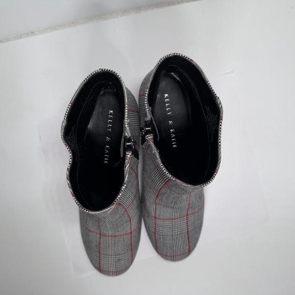 Kelly & Katie Plaid Ankle Booties – Gray, Black & White w/ Red Accents – Size 7M - Picture 4 of 7